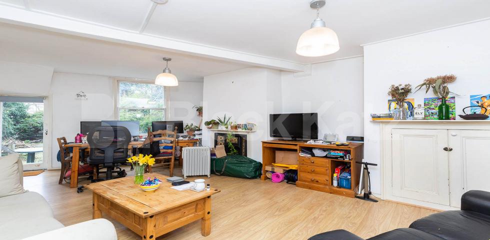 			3 Bedroom, 1 bath, 1 reception House			 Newington Green Road, CANONBURY-ISLINGTON